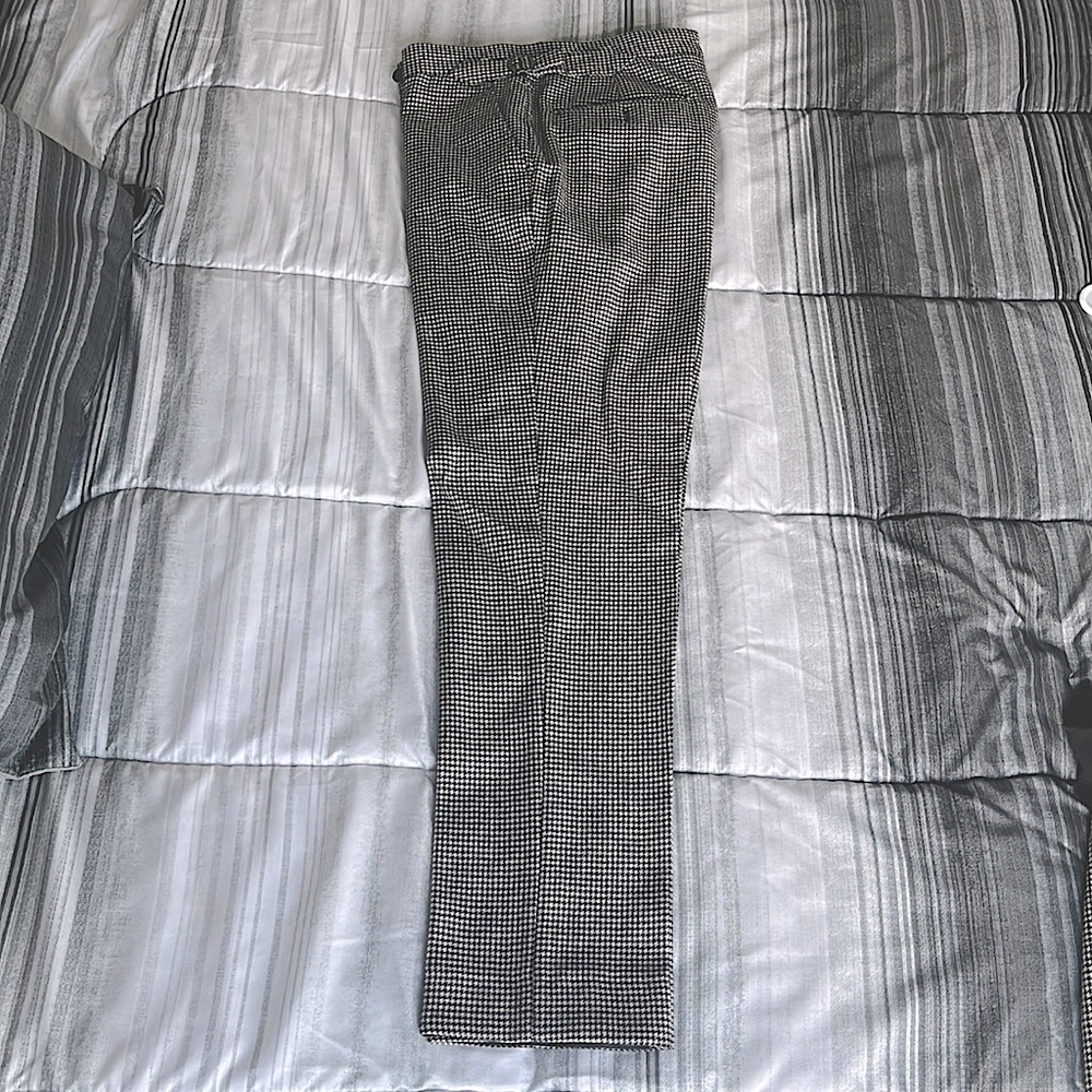 This is a checkered, Havana Patch 3-piece suit.